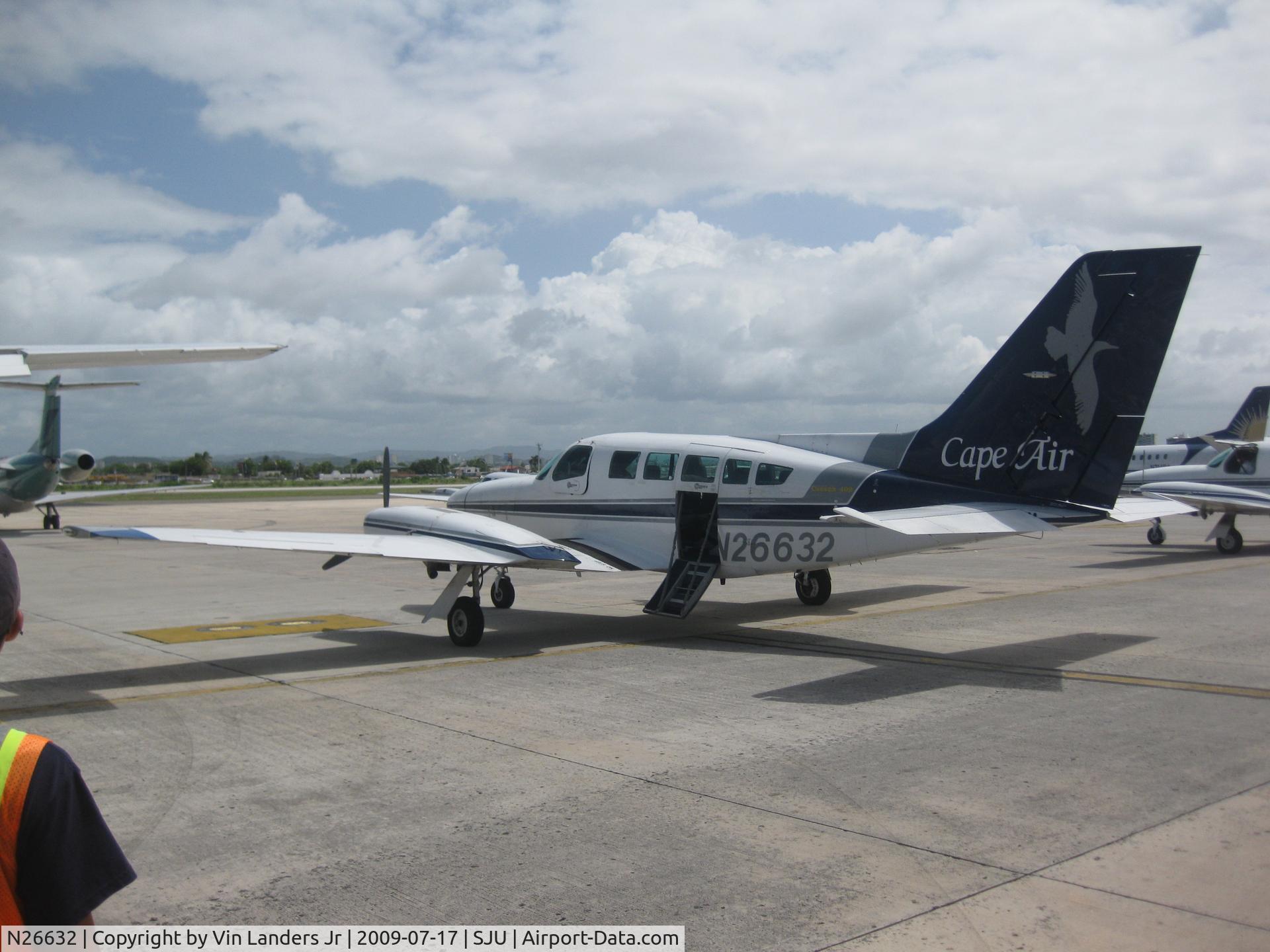 N26632, 1980 Cessna 402C C/N 402C0404, SJU awaiting passengers to EIS
