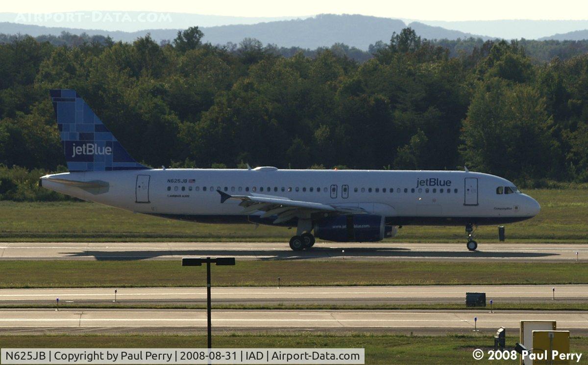 N625JB, 2005 Airbus A320-232 C/N 2535, Slowing her down on the rollout