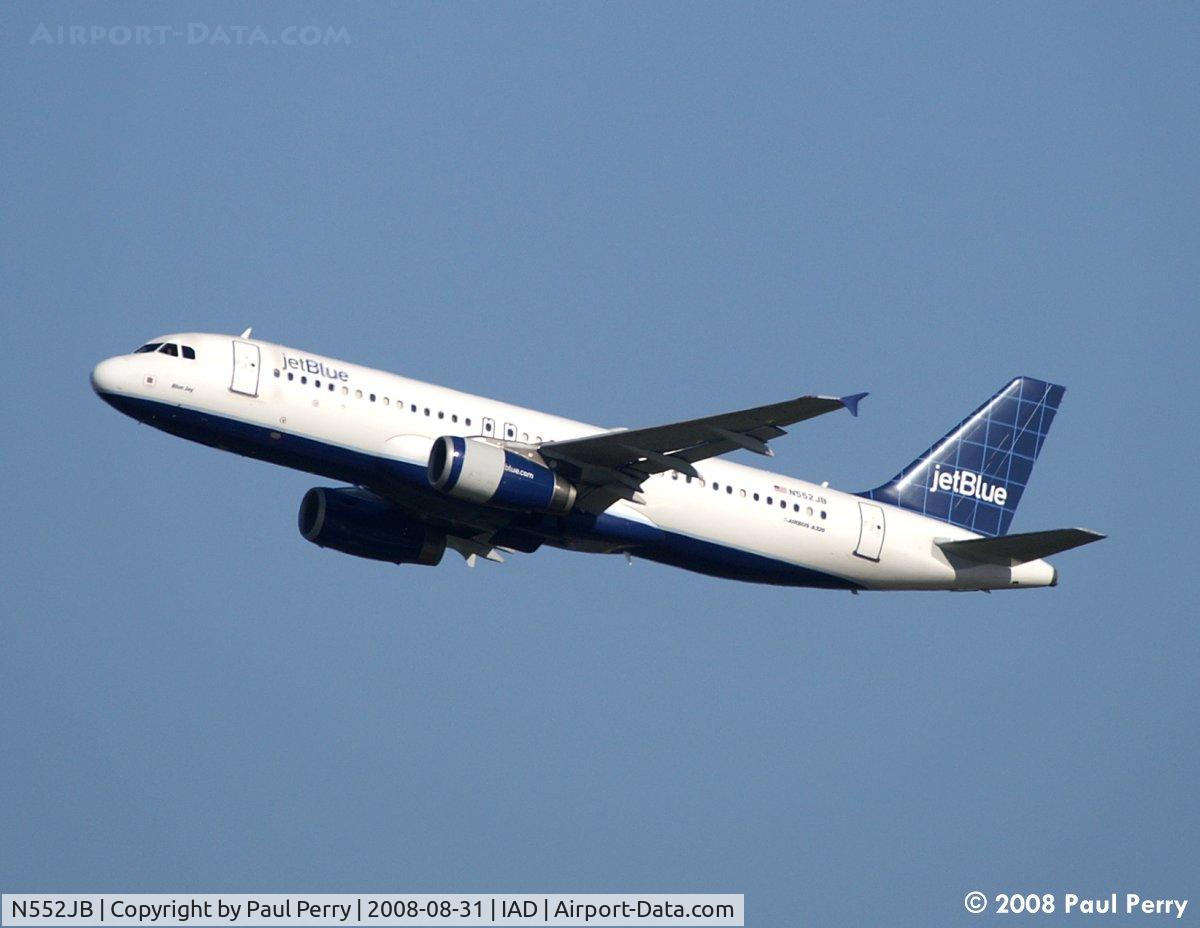 N552JB, 2002 Airbus A320-232 C/N 1861, Climbing out from Dulles