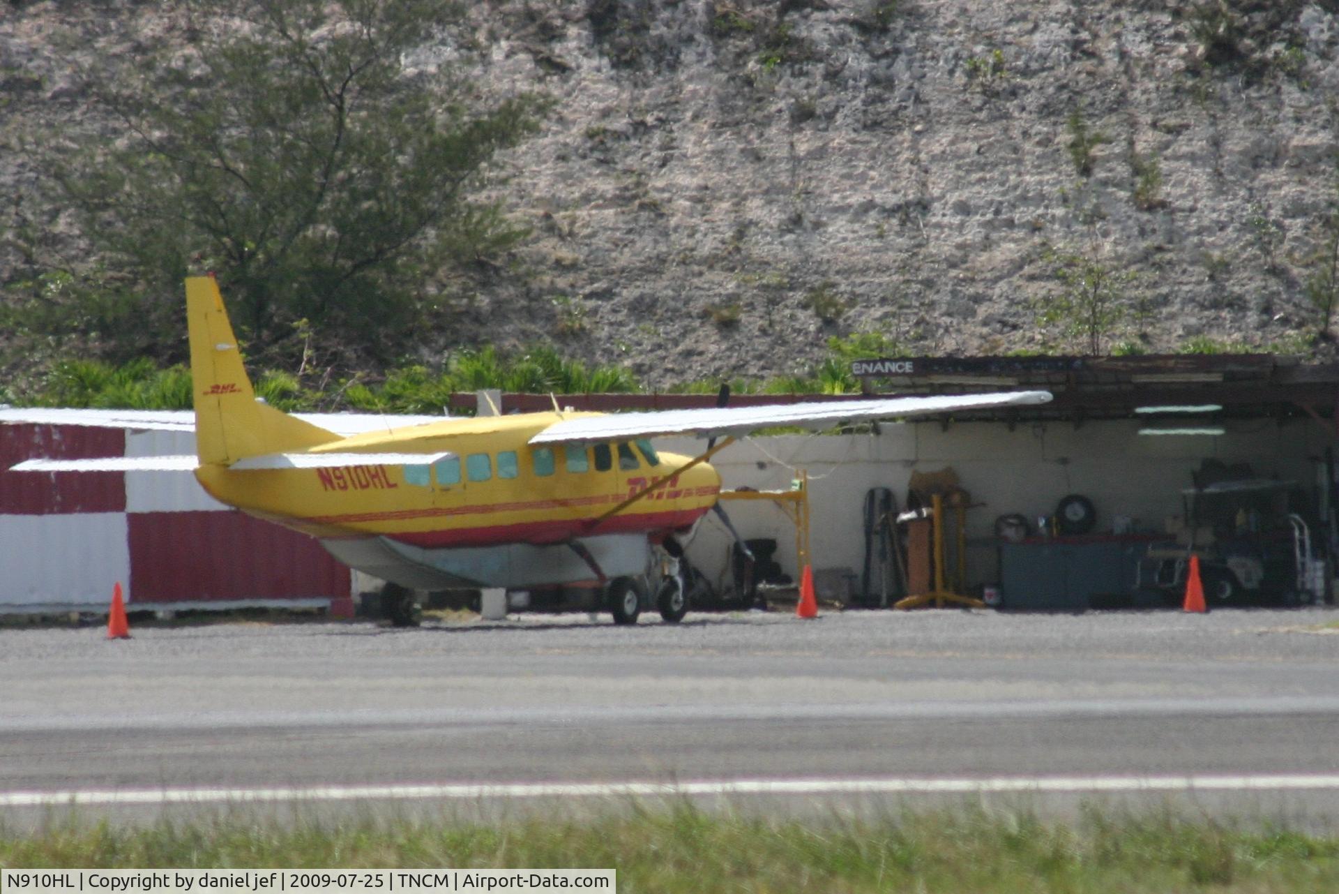 N910HL, 2004 Cessna 208B Grand Caravan C/N 208B1080, park at the cargo ramp
