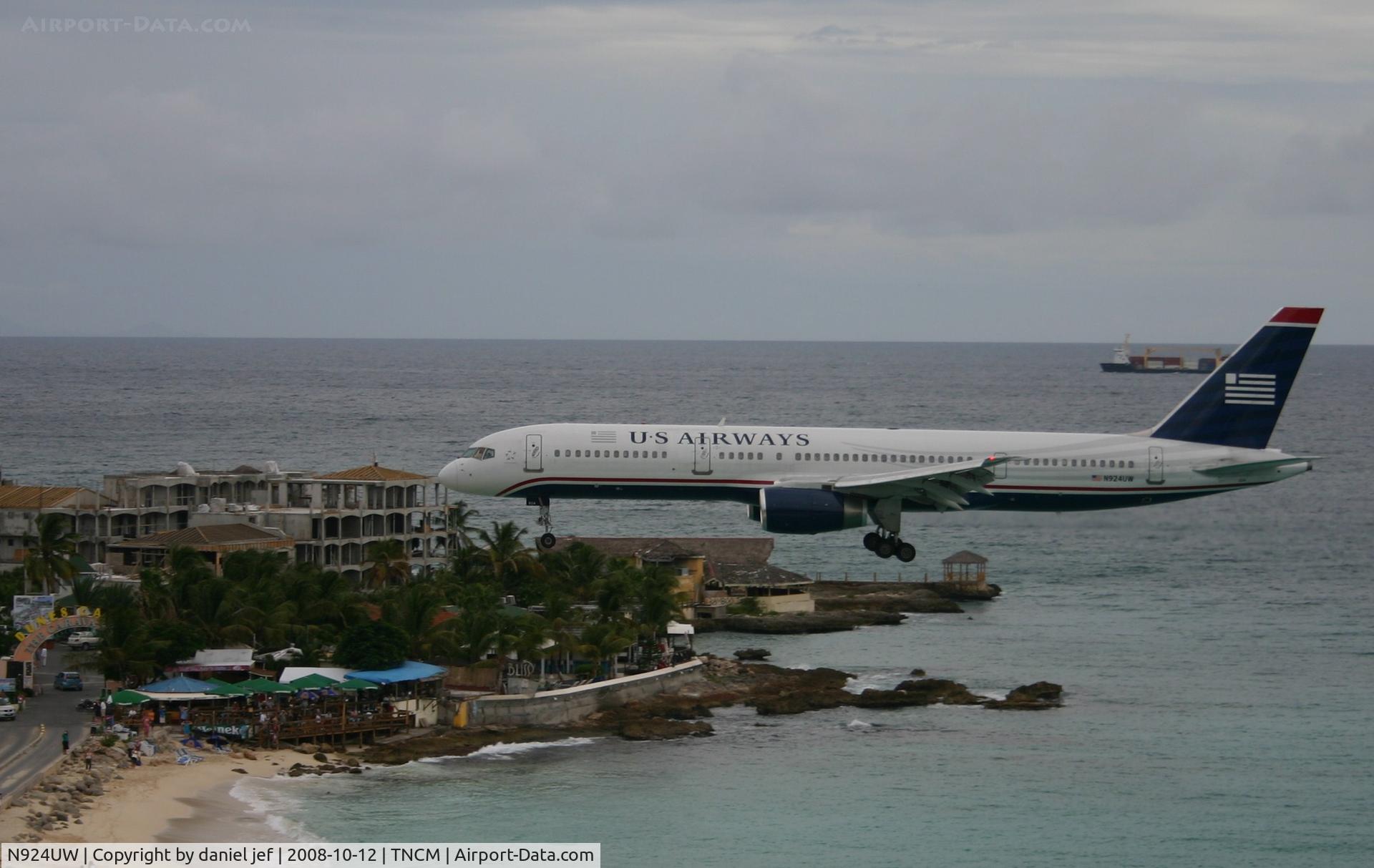 N924UW, 1983 Boeing 757-225 C/N 22204, Landing 10