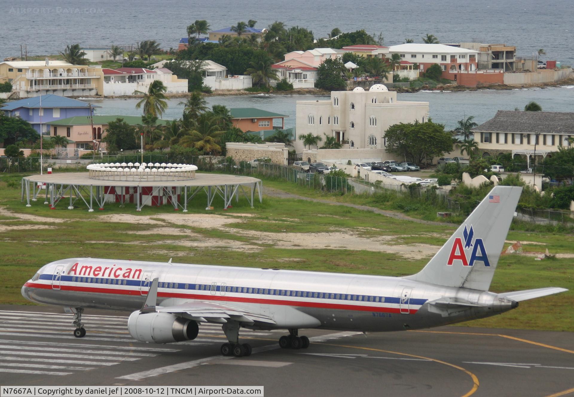 N7667A, 1992 Boeing 757-223 C/N 25301, taking off
