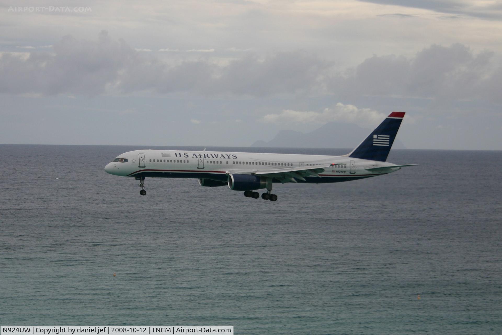 N924UW, 1983 Boeing 757-225 C/N 22204, Landing 10