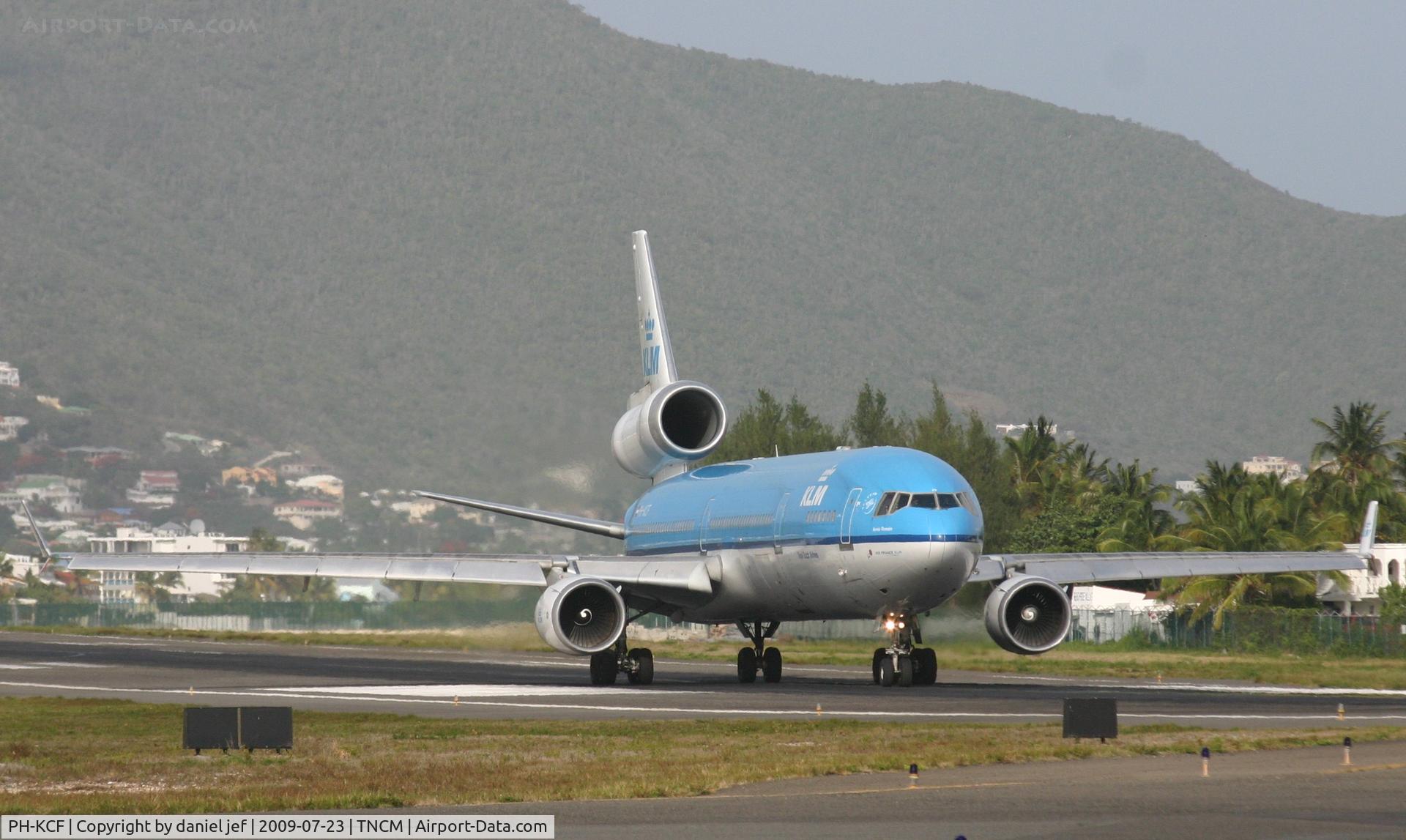PH-KCF, 1994 McDonnell Douglas MD-11 C/N 48560, Back tracking runway 10