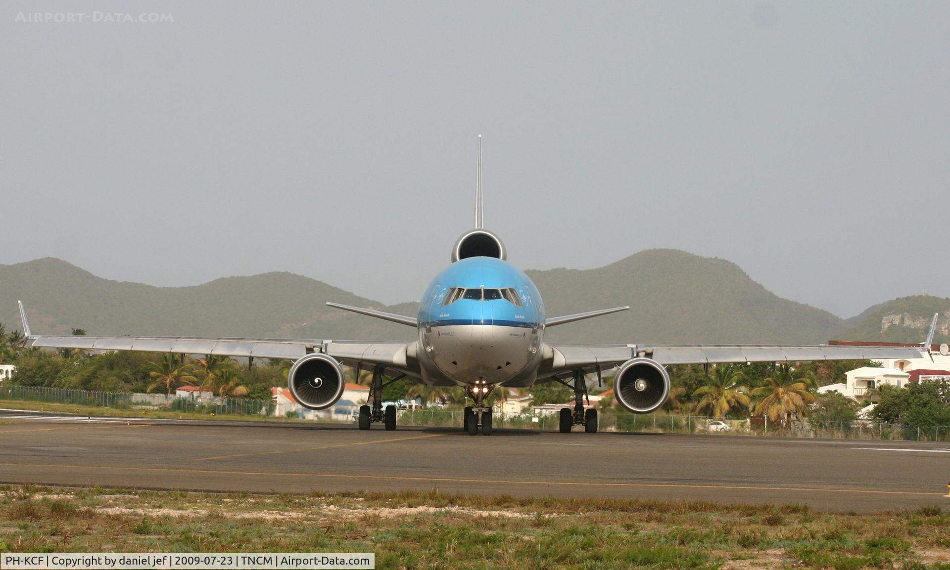 PH-KCF, 1994 McDonnell Douglas MD-11 C/N 48560, strait up view