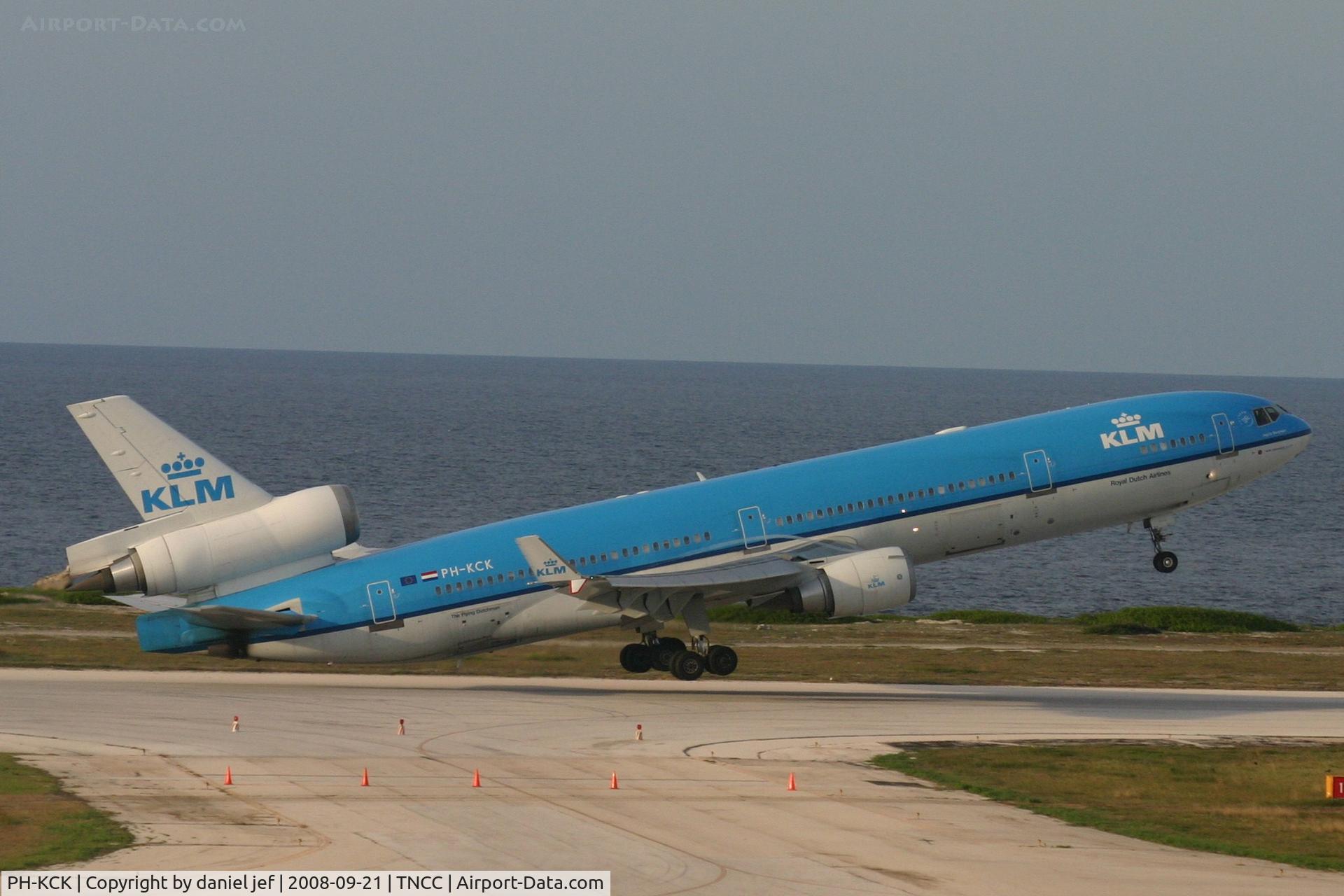 PH-KCK, 1997 McDonnell Douglas MD-11 C/N 48564, departing Curacao for europa