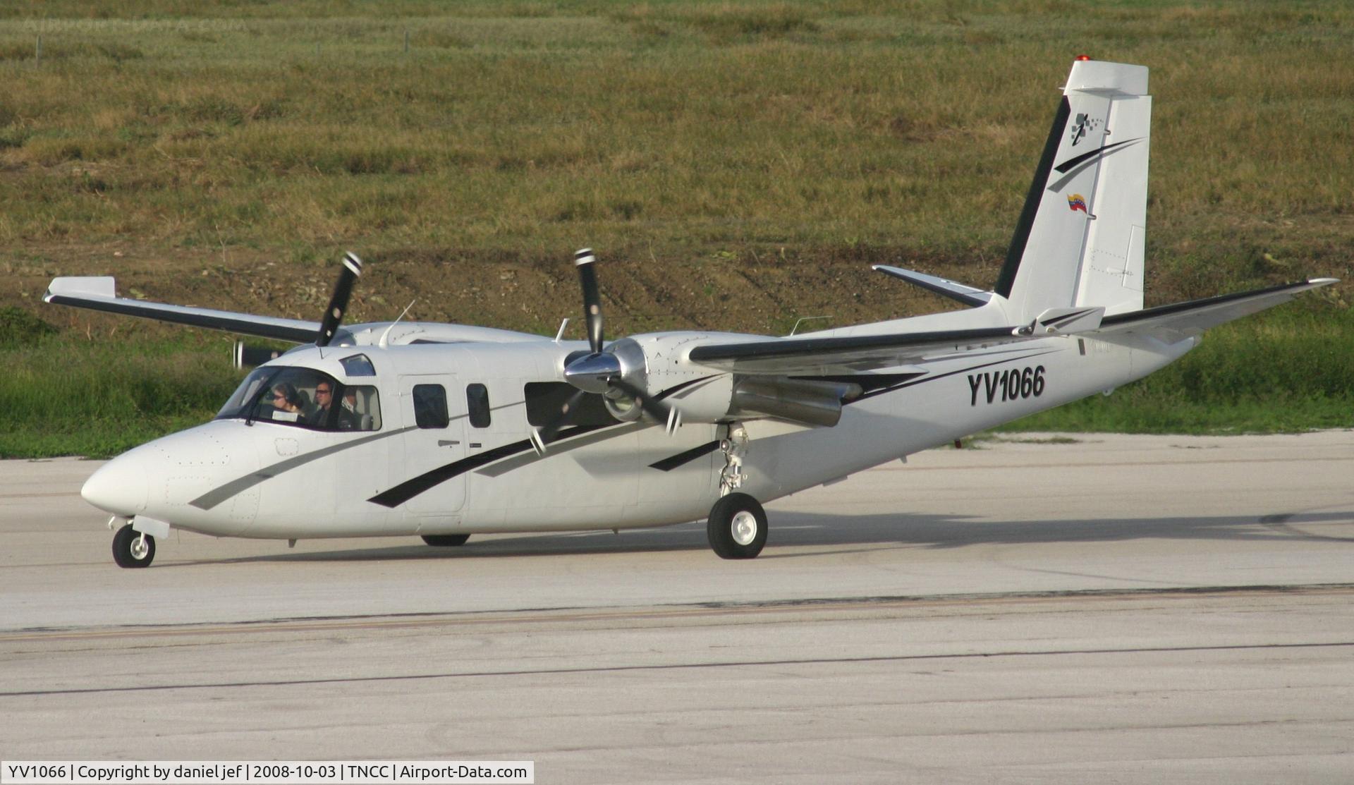 YV1066, 1980 Piper PA-31T1 C/N 31T-8104009, taxing to the runway