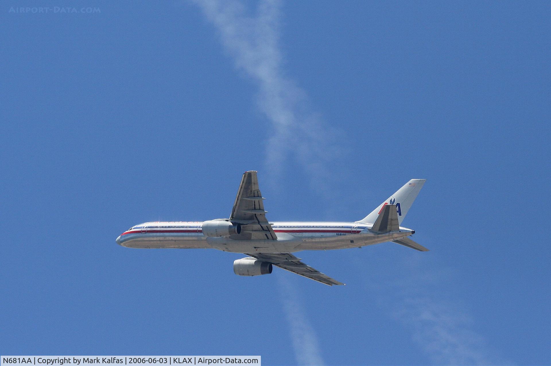 N681AA, 1992 Boeing 757-223 C/N 25338, American Airlines Boeing 757-223, N681AA departing 25R KLAX.