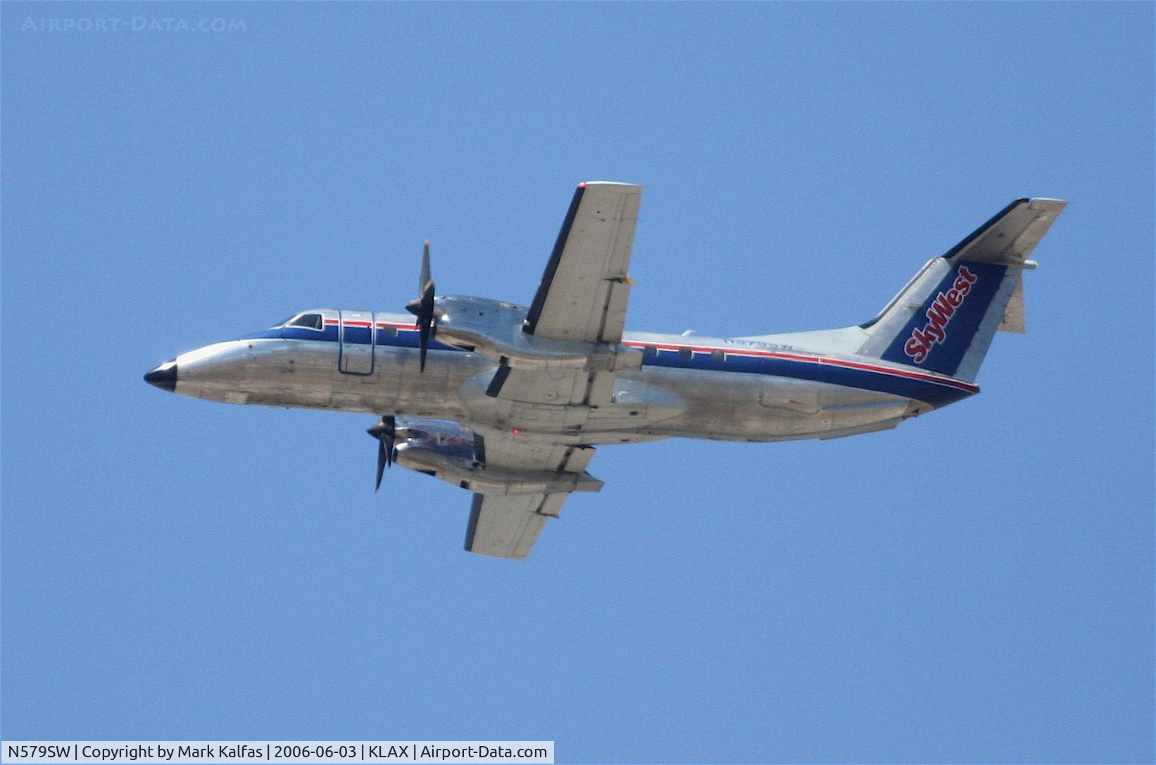 N579SW, 1998 Embraer EMB-120ER Brasilia C/N 120347, Skywest EMB-120ER, N579SW departing 25R KLAX.