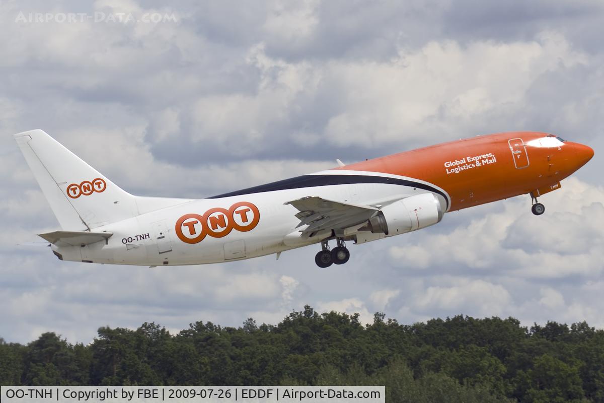 OO-TNH, 1988 Boeing 737-301F C/N 23930/1539, TNT B737-300F lifts off RW18W