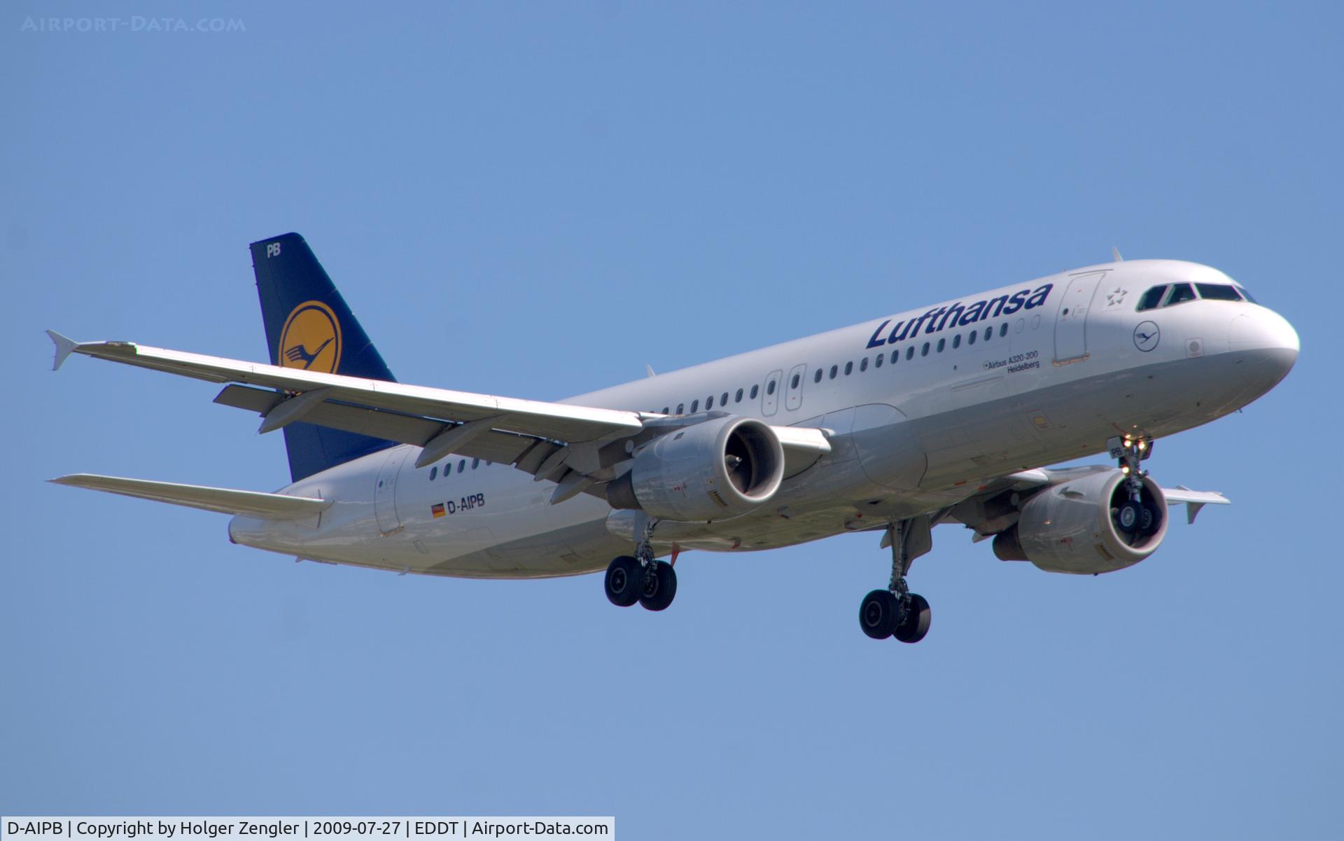 D-AIPB, 1989 Airbus A320-211 C/N 0070, Arrival from Munich