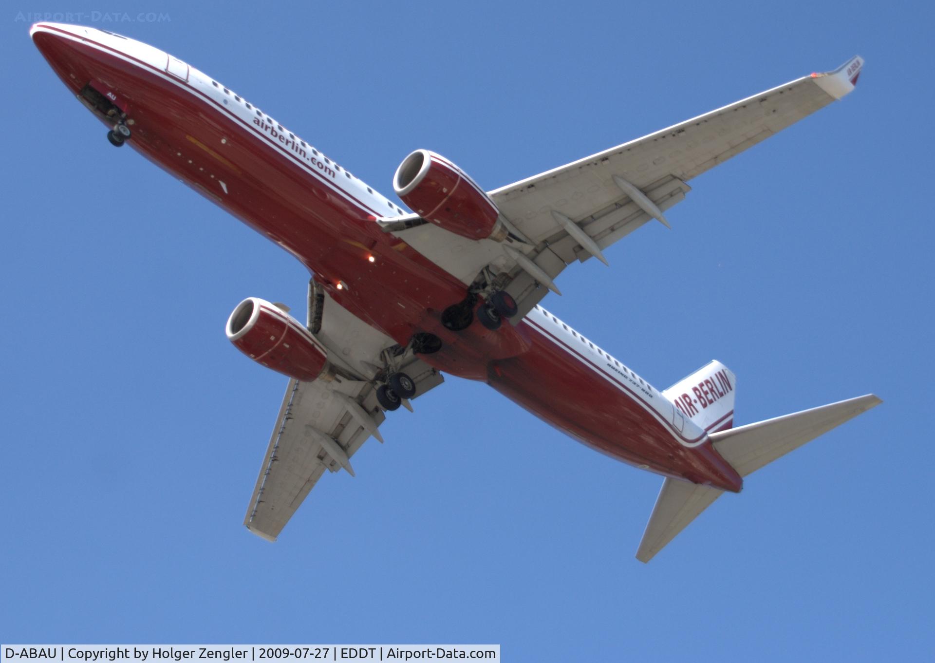 D-ABAU, 1999 Boeing 737-86J C/N 29121, Flight 6416 from Nuremburg at the blue sky of Berlin