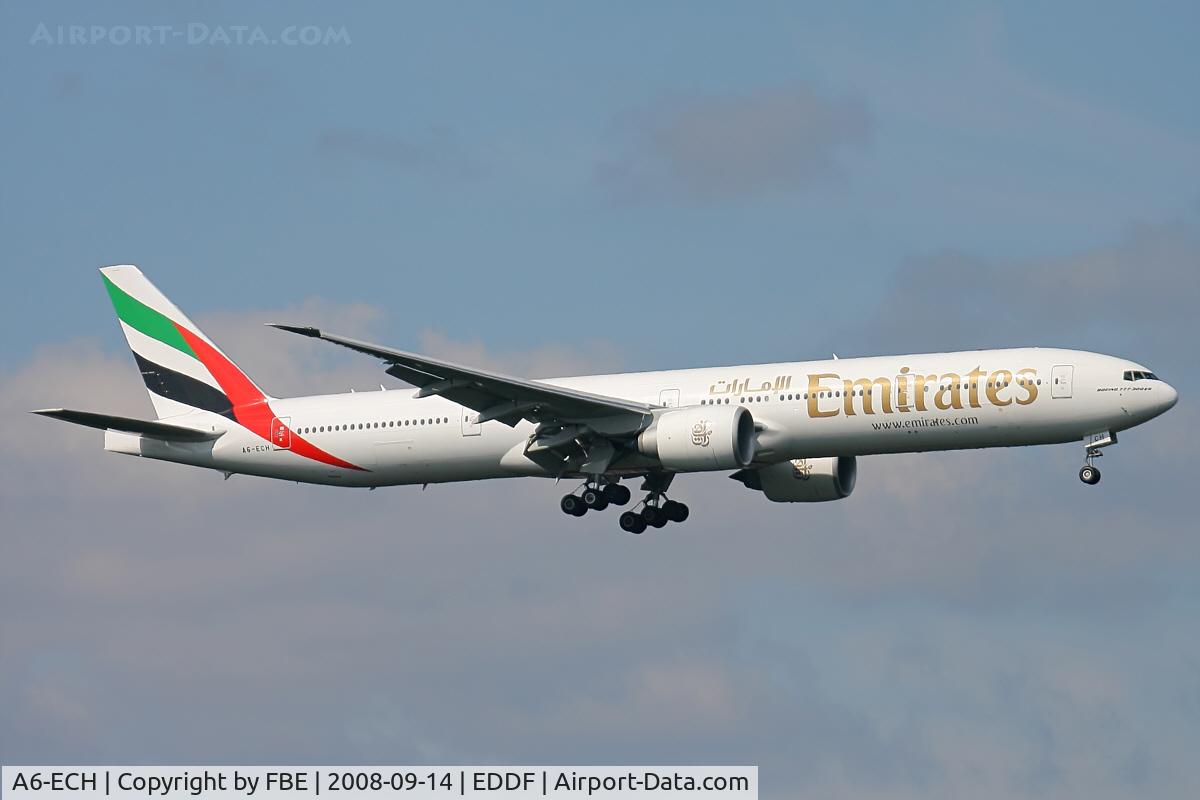 A6-ECH, 2008 Boeing 777-31H/ER C/N 35581, Emirates Triple Seven short final
