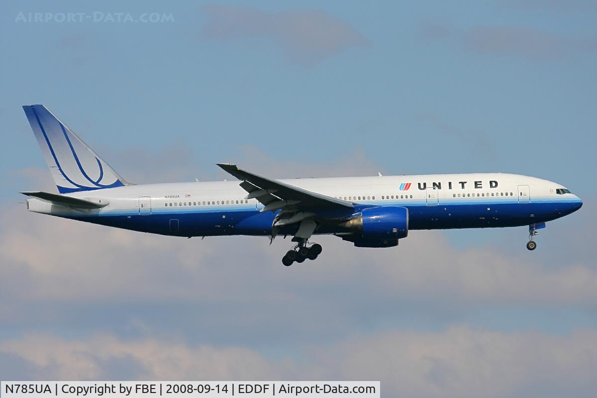 N785UA, 1997 Boeing 777-222 C/N 26954, short final RW07L