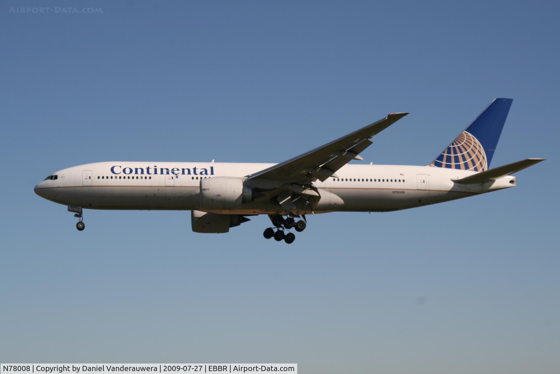 N78008, 1999 Boeing 777-224/ER C/N 29478, arrival of flight CO060 to rwy 25L