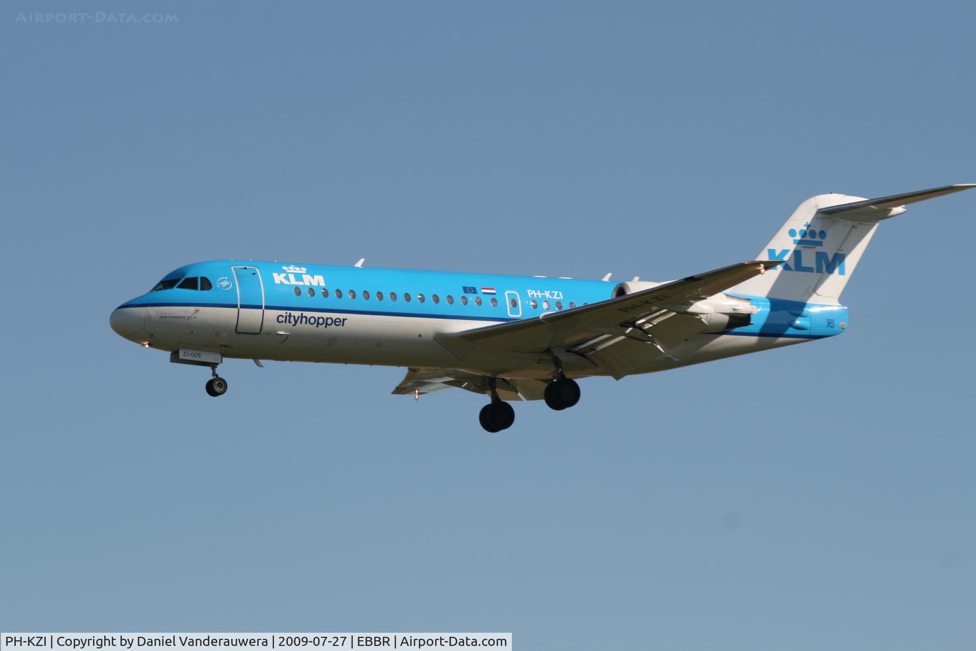 PH-KZI, 1997 Fokker 70 (F-28-0070) C/N 11579, arrival of flight KL1723 to rwy 25L