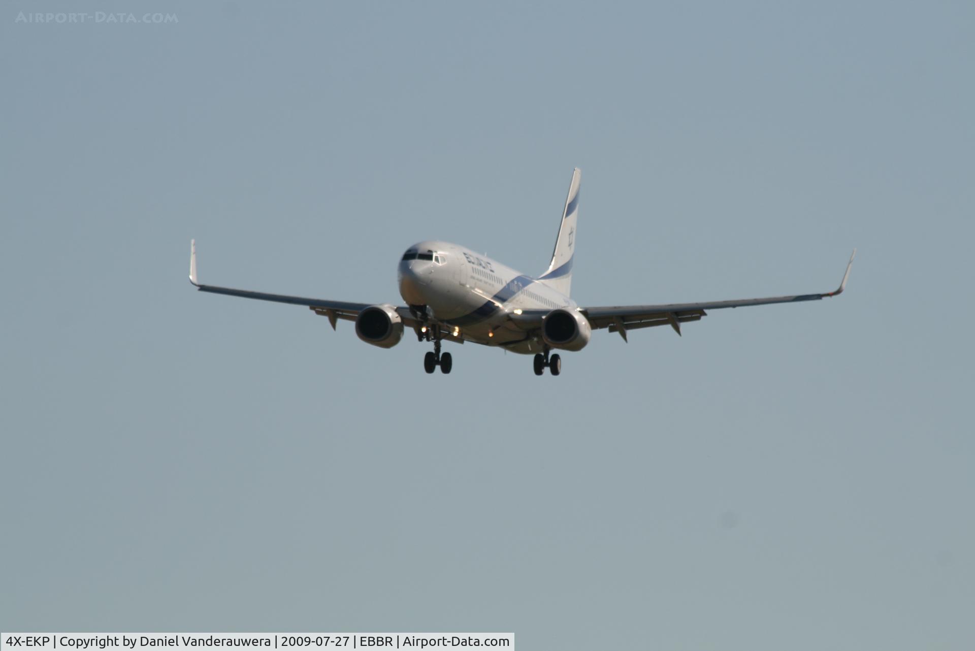 4X-EKP, 2001 Boeing 737-8Q8 C/N 30639, arrival of flight LY331 to rwy 25L