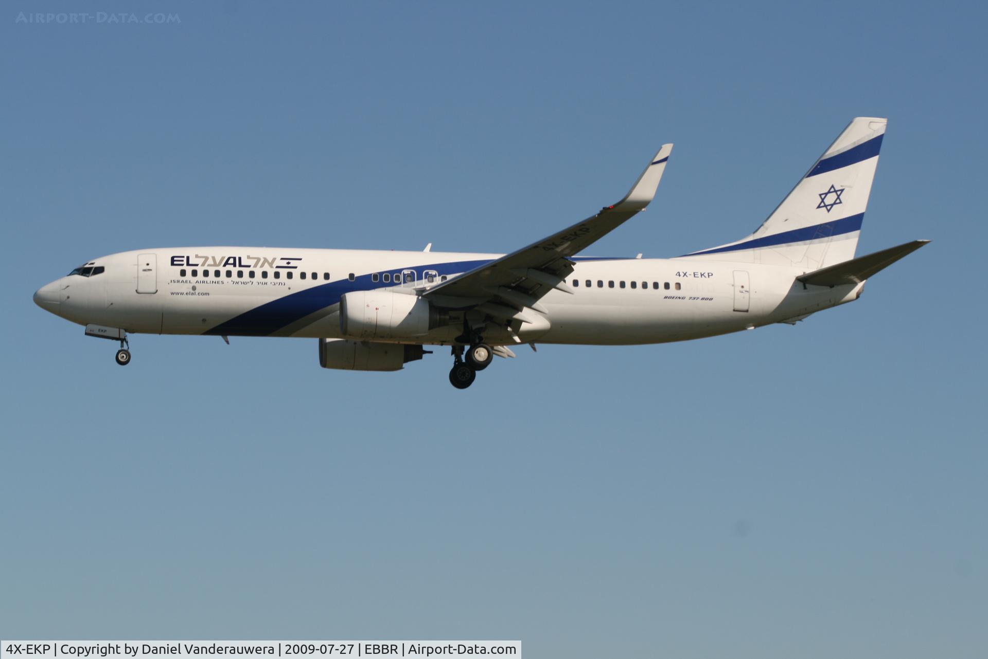 4X-EKP, 2001 Boeing 737-8Q8 C/N 30639, flight LY331 is descending to rwy 25L