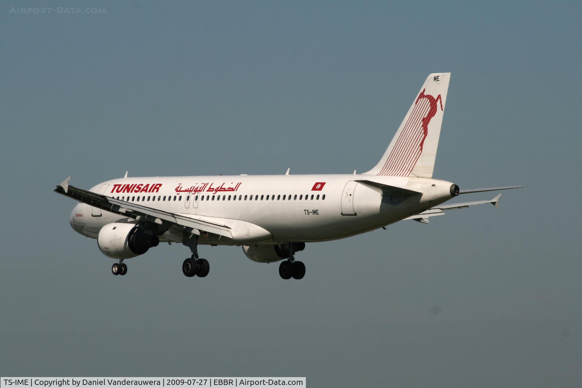 TS-IME, 1990 Airbus A320-211 C/N 123, flight TU788 is descending to rwy 25L