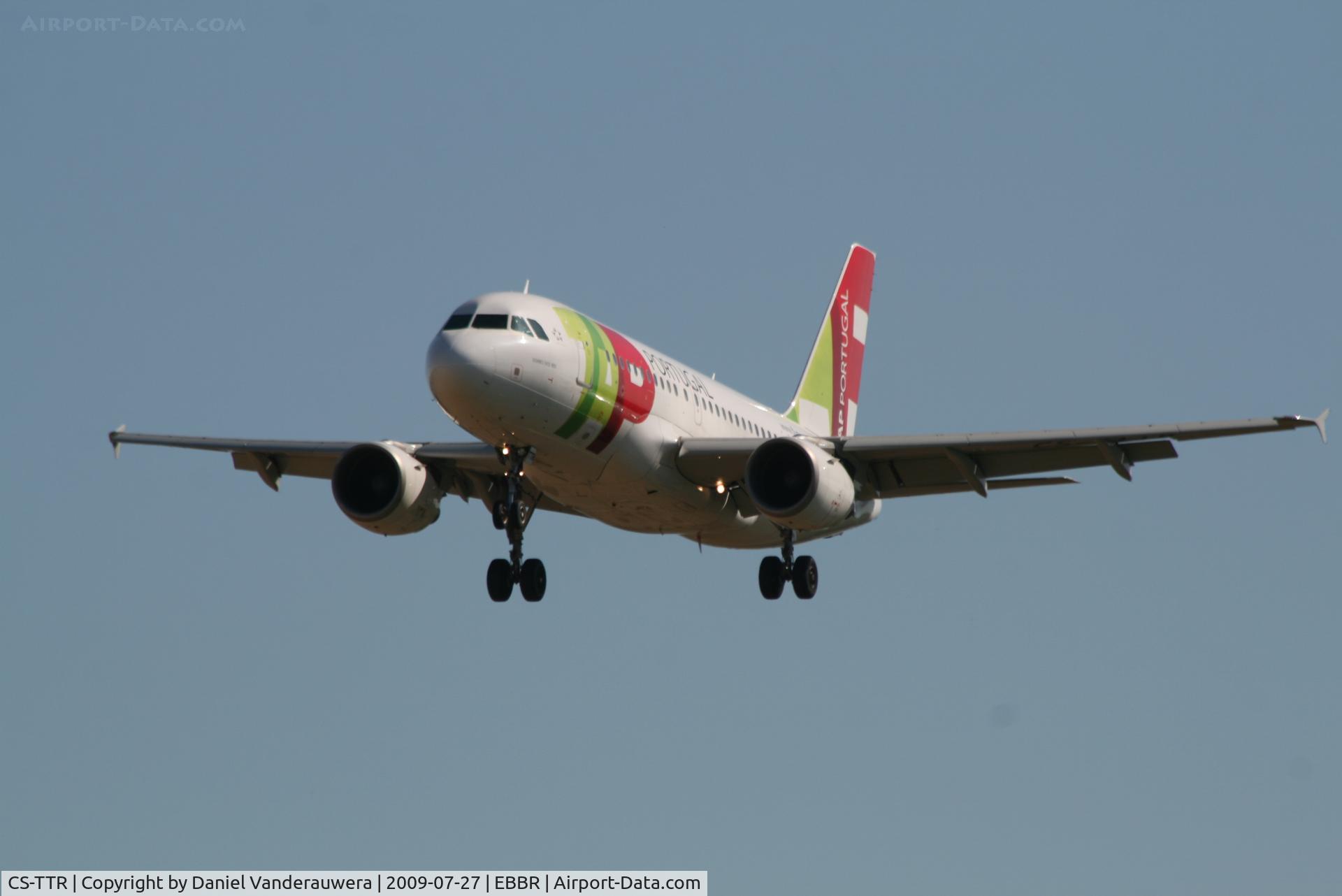 CS-TTR, 2002 Airbus A319-112 C/N 1756, arrival of flight TP604 to rwy 25L