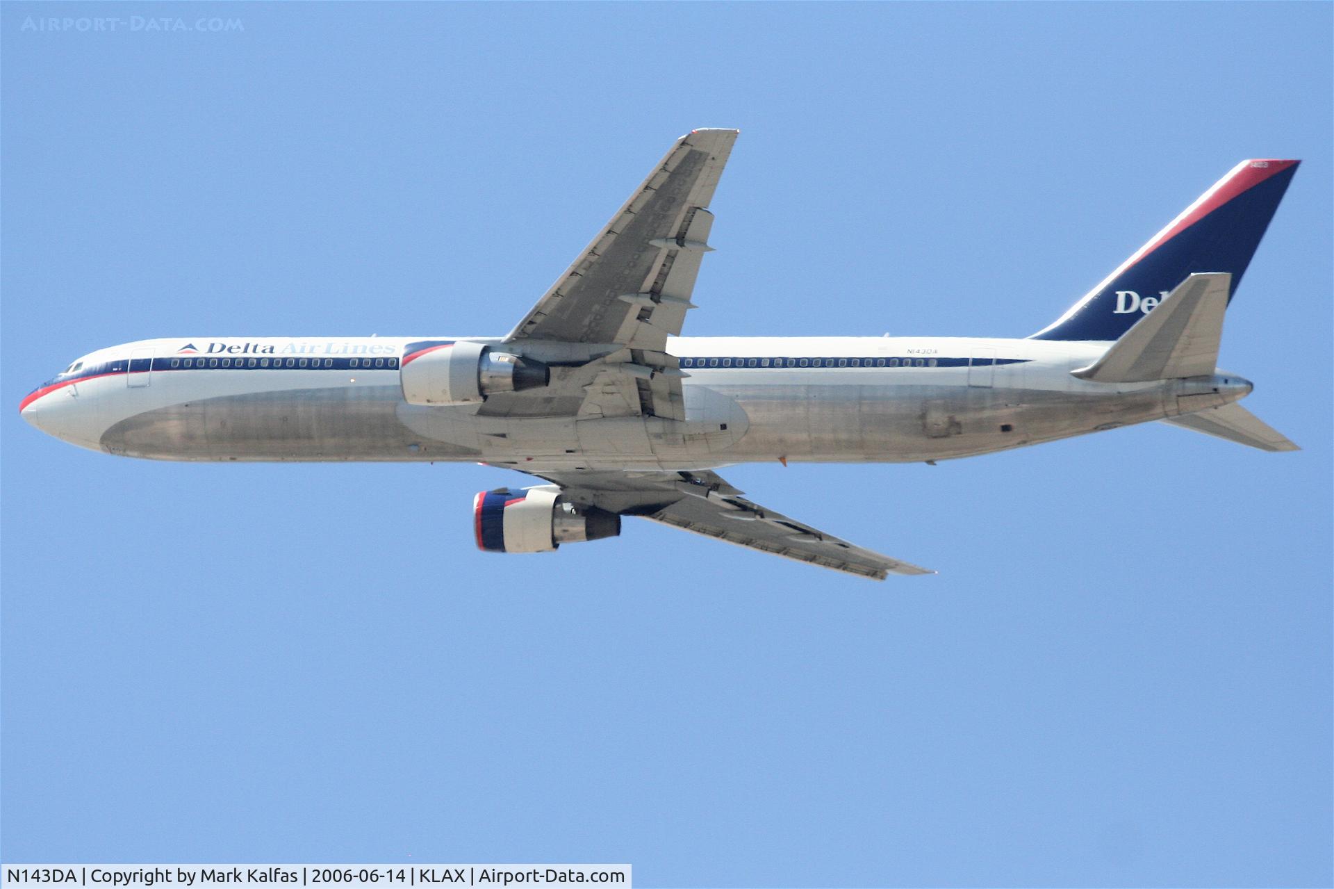N143DA, 1998 Boeing 767-332 C/N 25991, Delta Airlines 767-332, N143DA departing 25R KLAX.