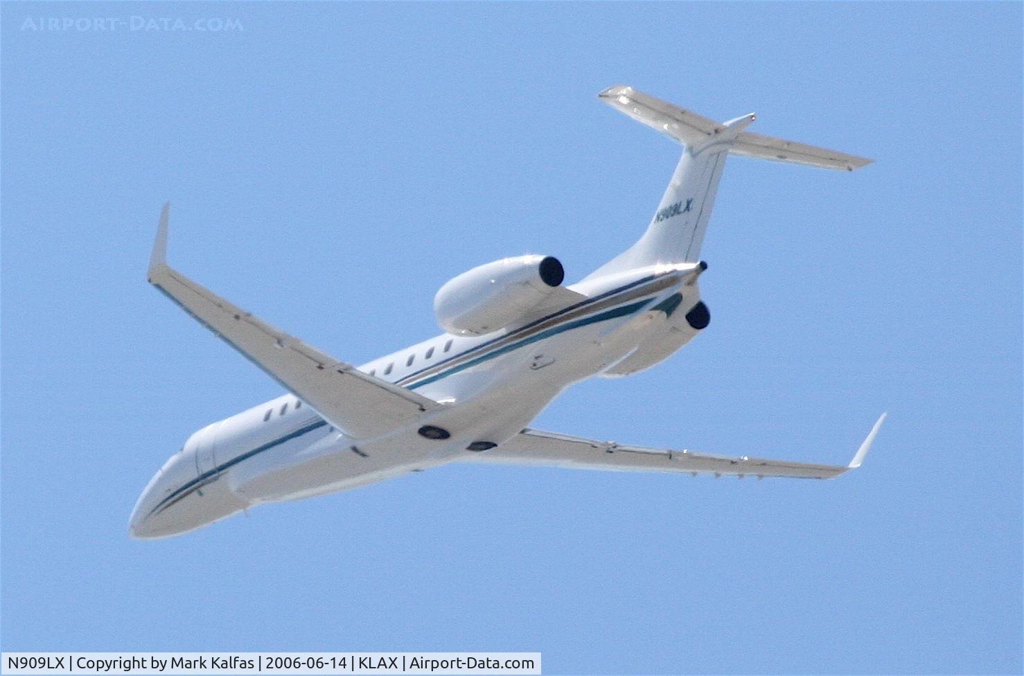 N909LX, 2006 Embraer EMB-135BJ Legacy C/N 14500942, Embraer EMB-135BJ, N909LX departing 25L KLAX