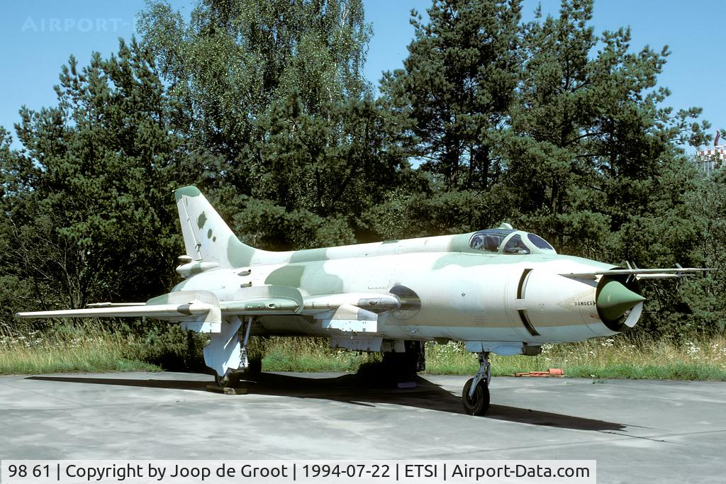 98 61, Sukhoi Su-20 C/N 72412, In November 1984 the German Air Force obtained 2 Su-20 fighters from Egypt. These aircraft provided Erprobungststelle 61 (the test unit) with a great opportunity to test Soviet hardware. Between 26 June and 21 October 1985 a total of 26 flights were made.