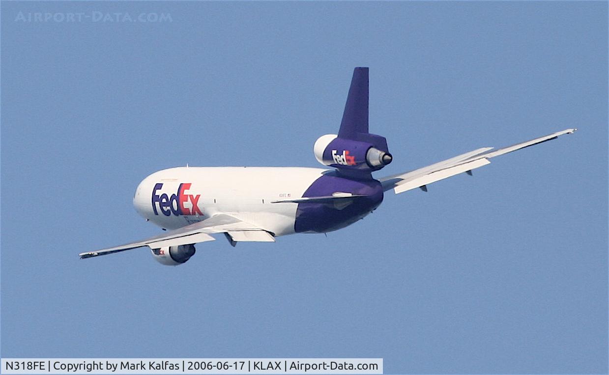 N318FE, 1979 McDonnell Douglas MD-10-30F C/N 46837, FedEx  DC-10-10F, N318FE departing RWY 25L KLAX with a left turn at the coast.