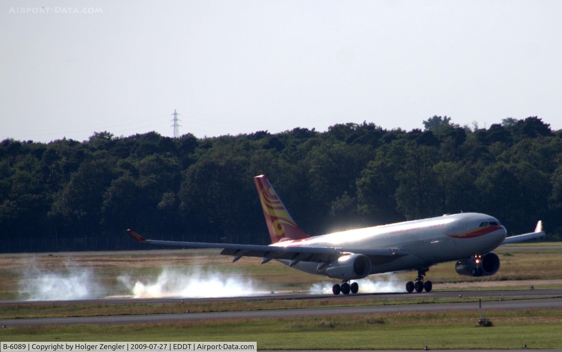 B-6089, 2008 Airbus A330-243 C/N 919, Moment after the touch down