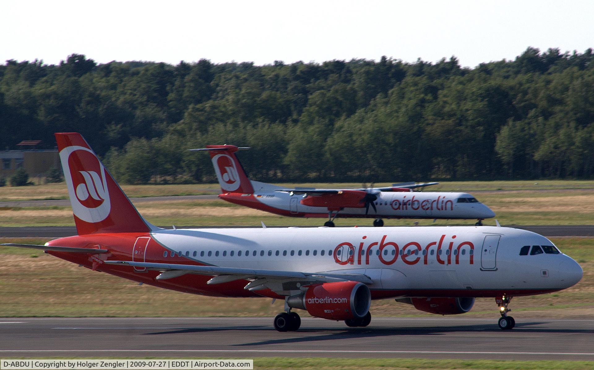 D-ABDU, 2008 Airbus A320-214 C/N 3516, One has touched down, one is on the way up to Berlin sky