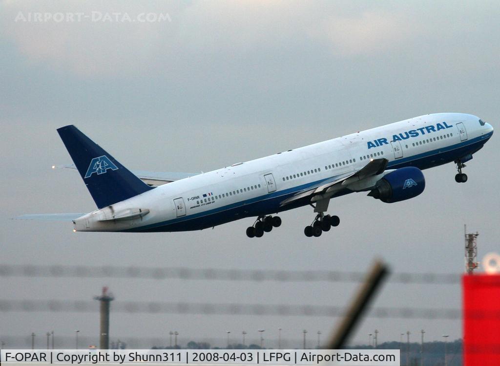 F-OPAR, 1999 Boeing 777-2Q8/ER C/N 29908, On take off from the South...