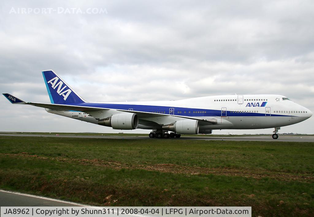 JA8962, 1993 Boeing 747-481 C/N 25645, Taxiing to the terminal...