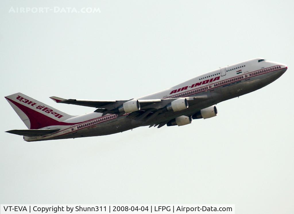 VT-EVA, 1996 Boeing 747-437 C/N 28094, On take off from the South...