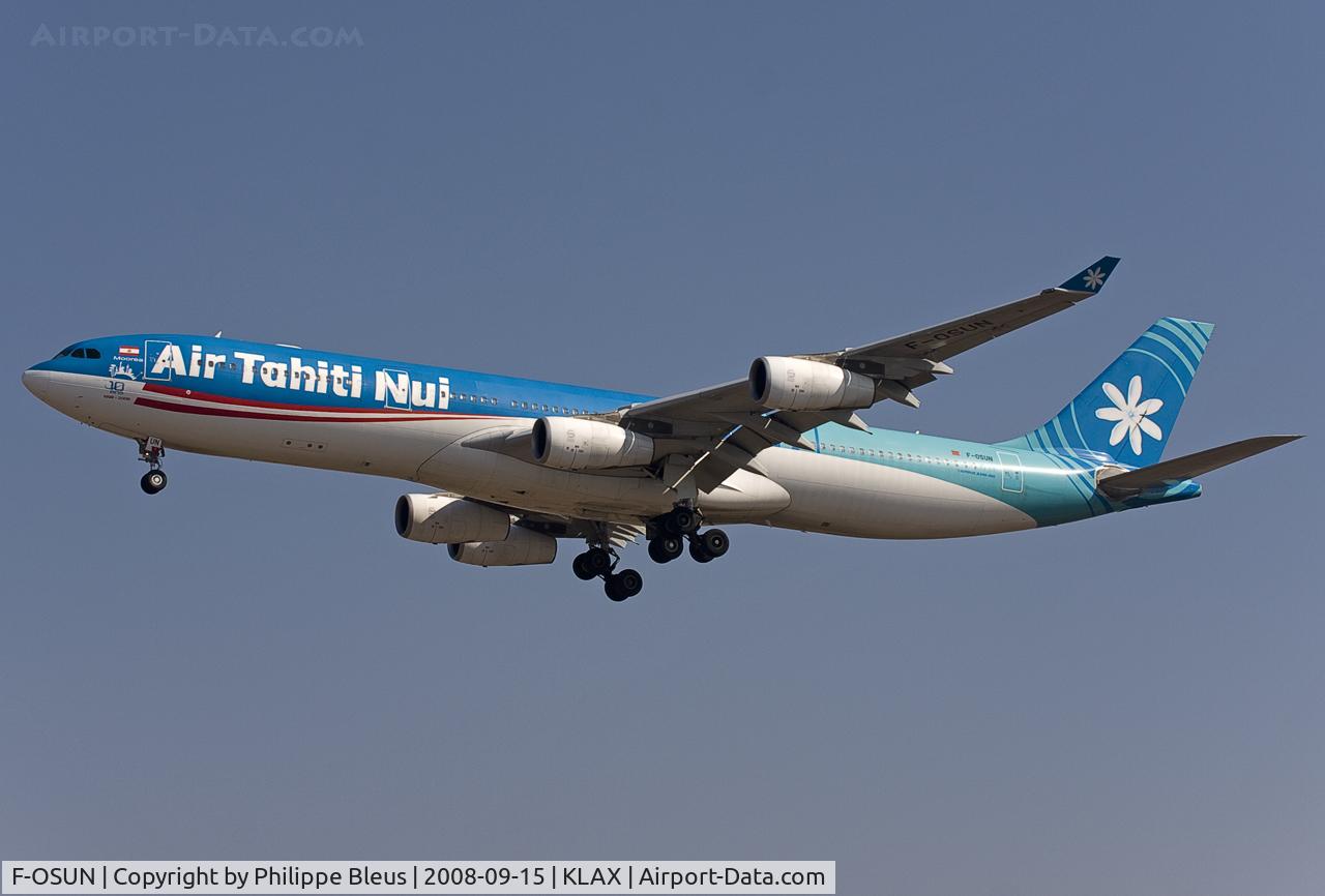 F-OSUN, 2001 Airbus A340-313 C/N 446, Passing low, on short final rwy 25L.