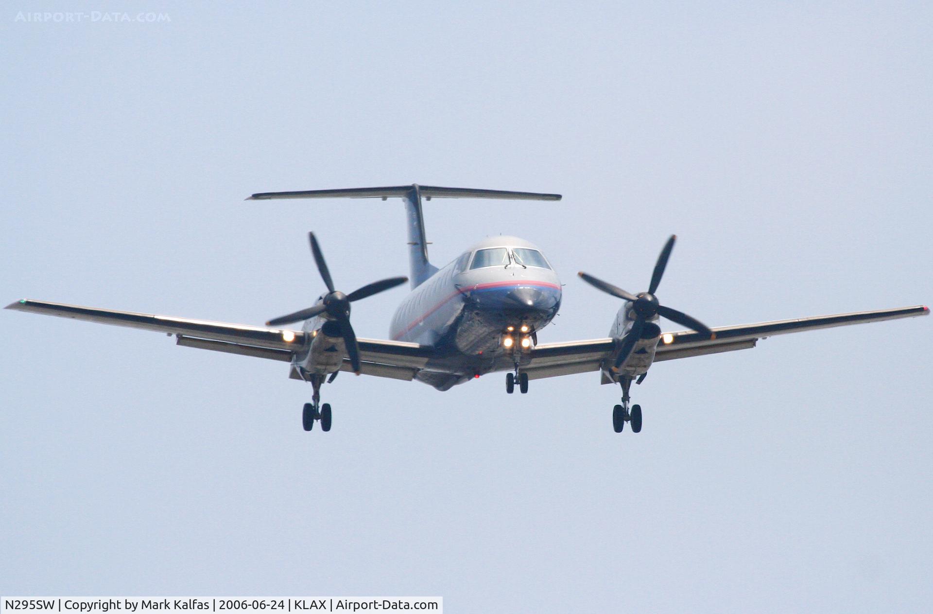 N295SW, 1996 Embraer EMB-120ER Brasilia C/N 120.322, Skywest Embraer EMB-120ER, N295SW short final RWY 24R KLAX.