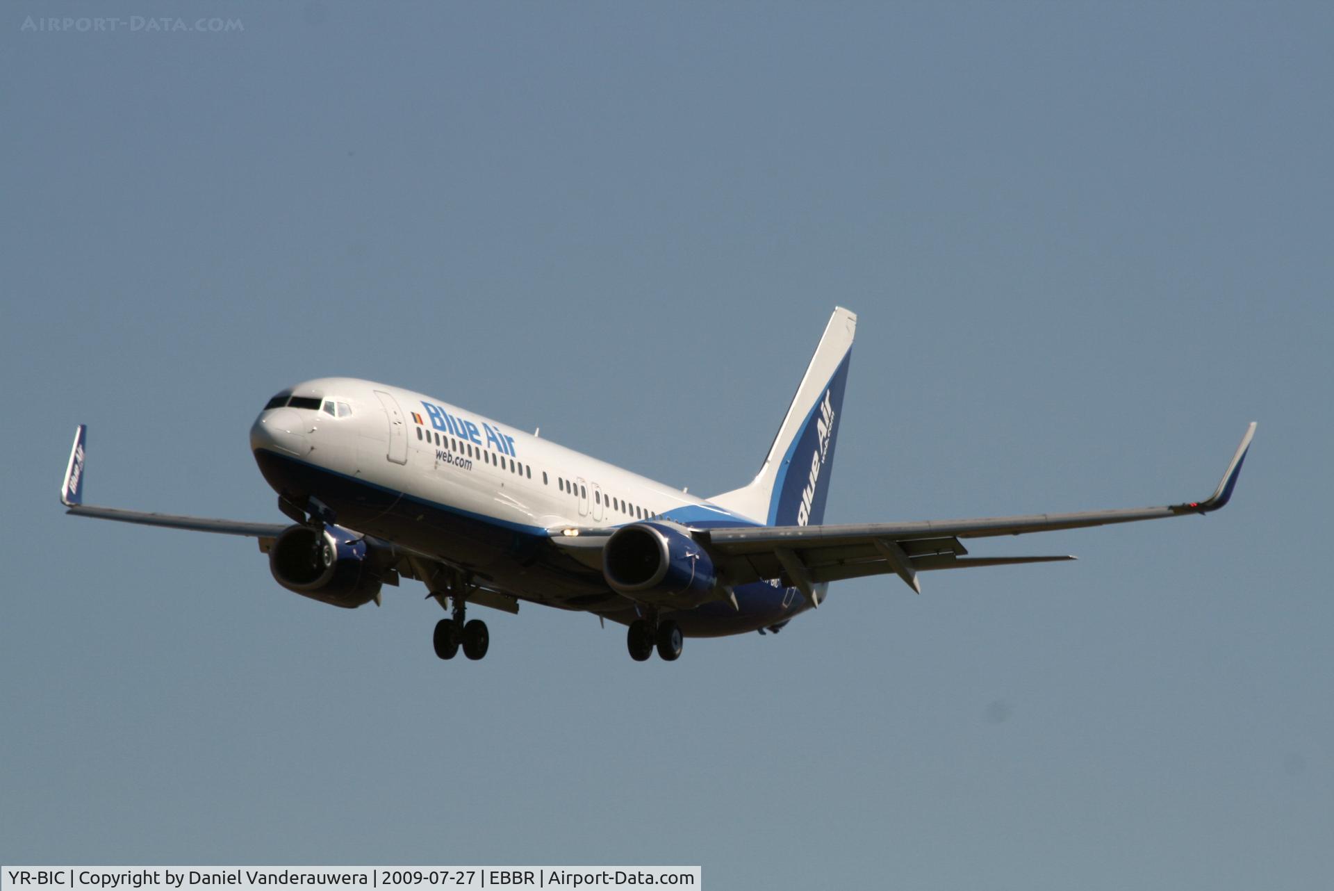YR-BIC, 2004 Boeing 737-8BK C/N 33019, arrival of flight JOR123 to rwy 25L