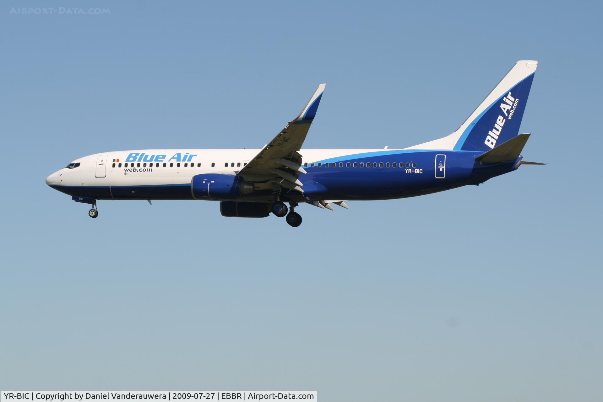 YR-BIC, 2004 Boeing 737-8BK C/N 33019, flight JOR123 is descending to rwy 25L