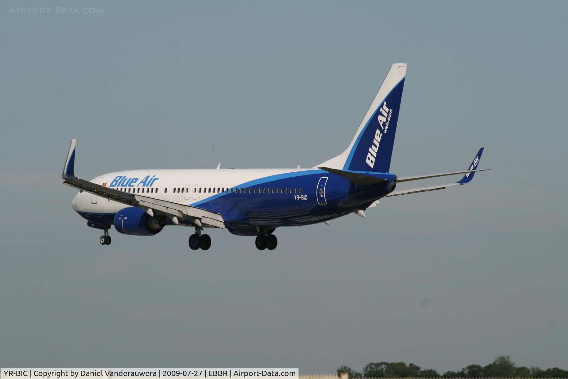 YR-BIC, 2004 Boeing 737-8BK C/N 33019, several seconds before landing on rwy 25L