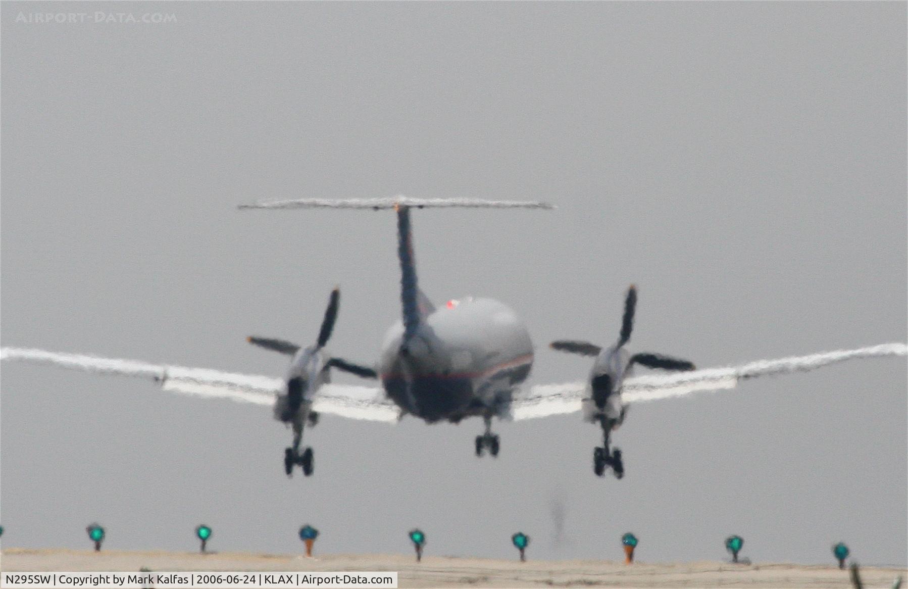N295SW, 1996 Embraer EMB-120ER Brasilia C/N 120.322, Skywest Embraer EMB-120ER, N295SW short final RWY 24R KLAX.