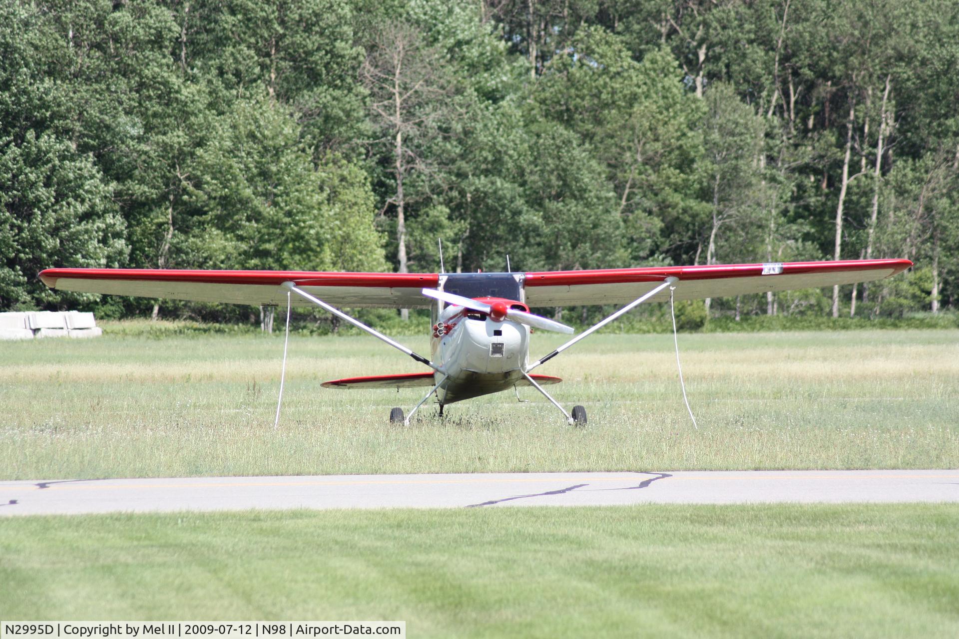 N2995D, 1955 Cessna 170B C/N 26938, Parked