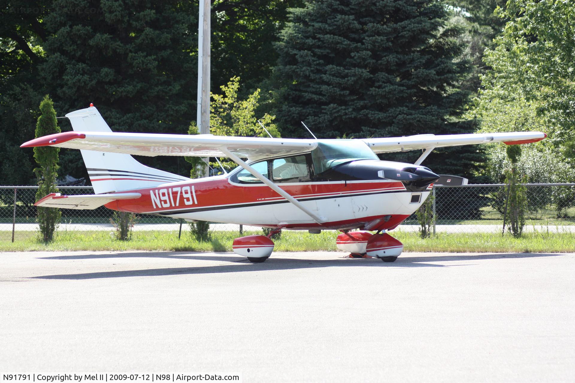 N91791, 1969 Cessna 182M Skylane C/N 18259909, Parked
