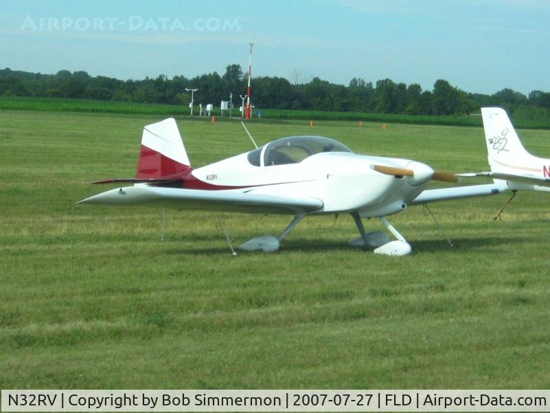 N32RV, 1997 Vans RV-6A C/N 22253, Visitors parking at Fond du lac, WI during Airventure 2009 (Oshkosh).