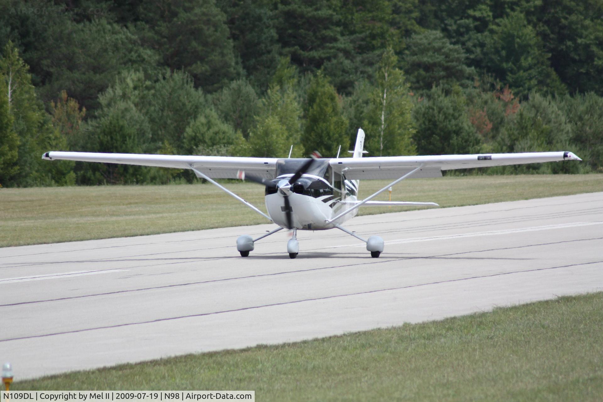 N109DL, 2006 Cessna T182T Turbo Skylane C/N T18208636, Departing RWY 27