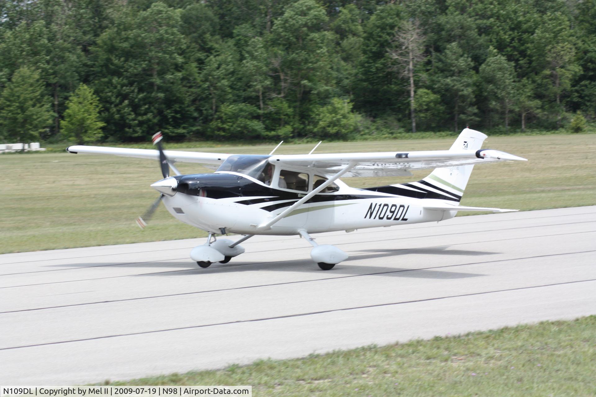 N109DL, 2006 Cessna T182T Turbo Skylane C/N T18208636, Departing RWY 27