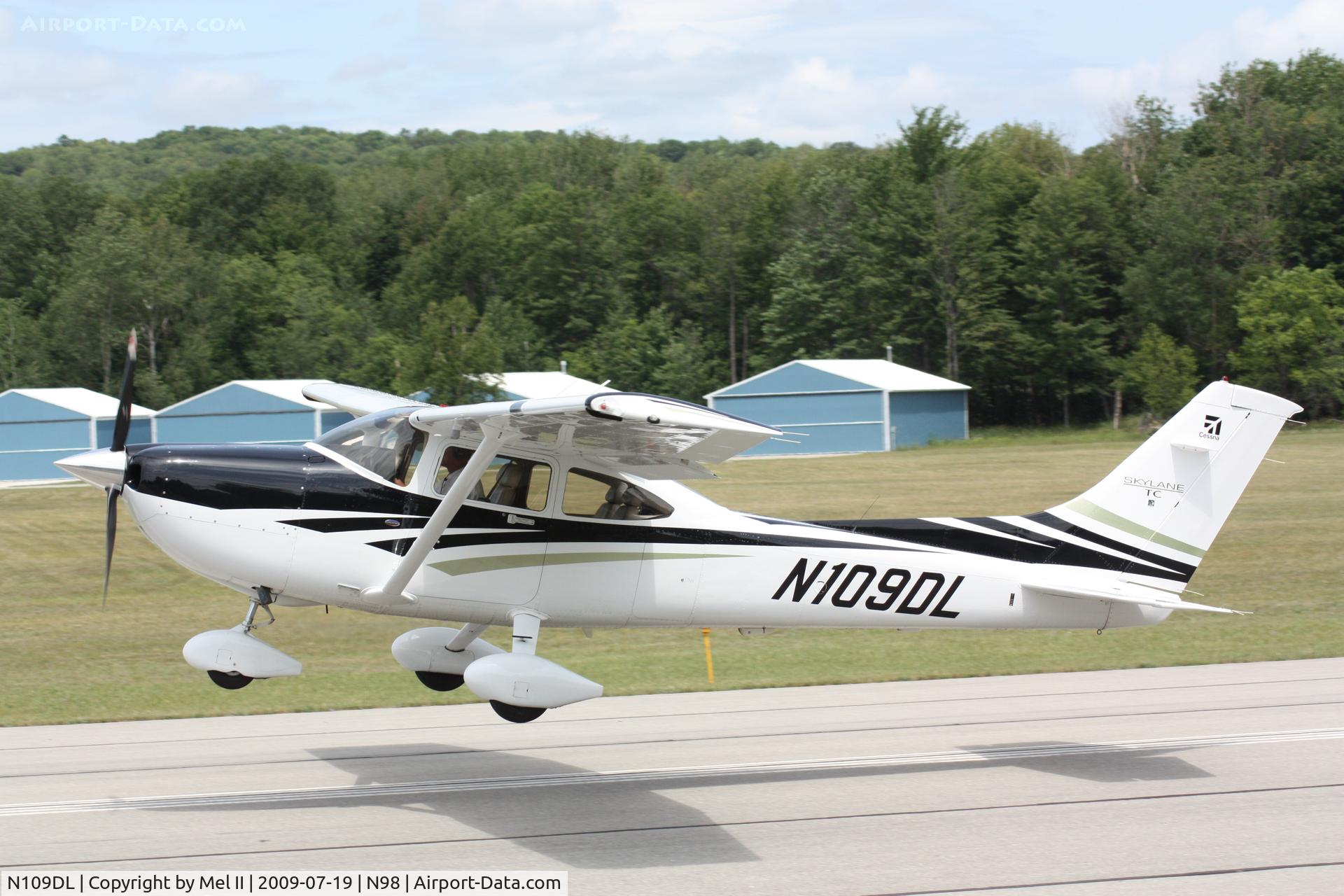 N109DL, 2006 Cessna T182T Turbo Skylane C/N T18208636, Departing RWY 27