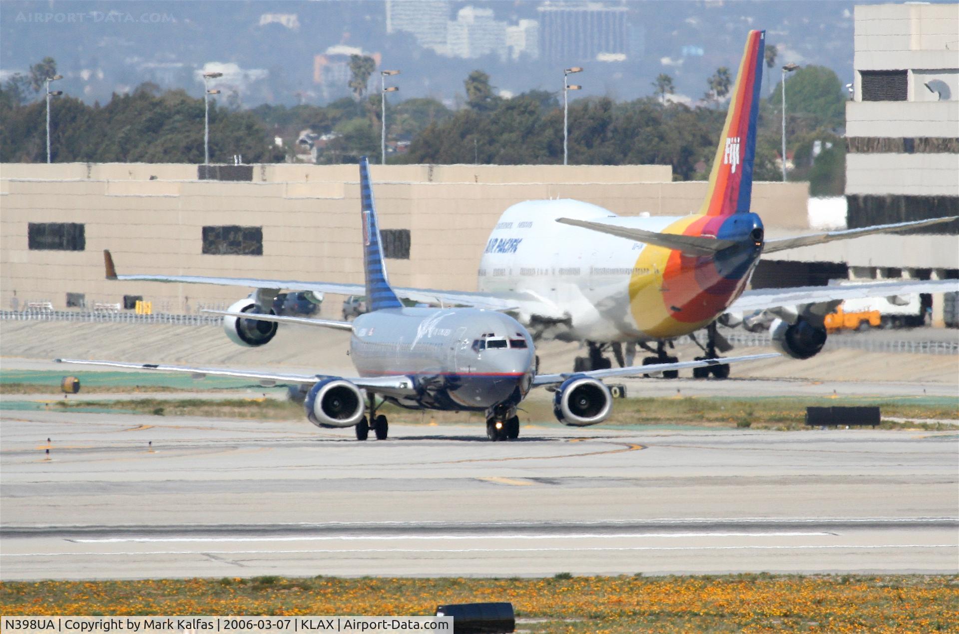 N398UA, 1990 Boeing 737-322 C/N 24673, United Airlines 