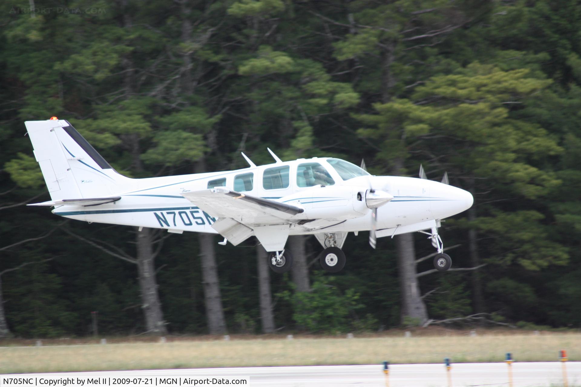 N705NC, 1975 Beech 58 Baron C/N TH-595, Landing RWY 28