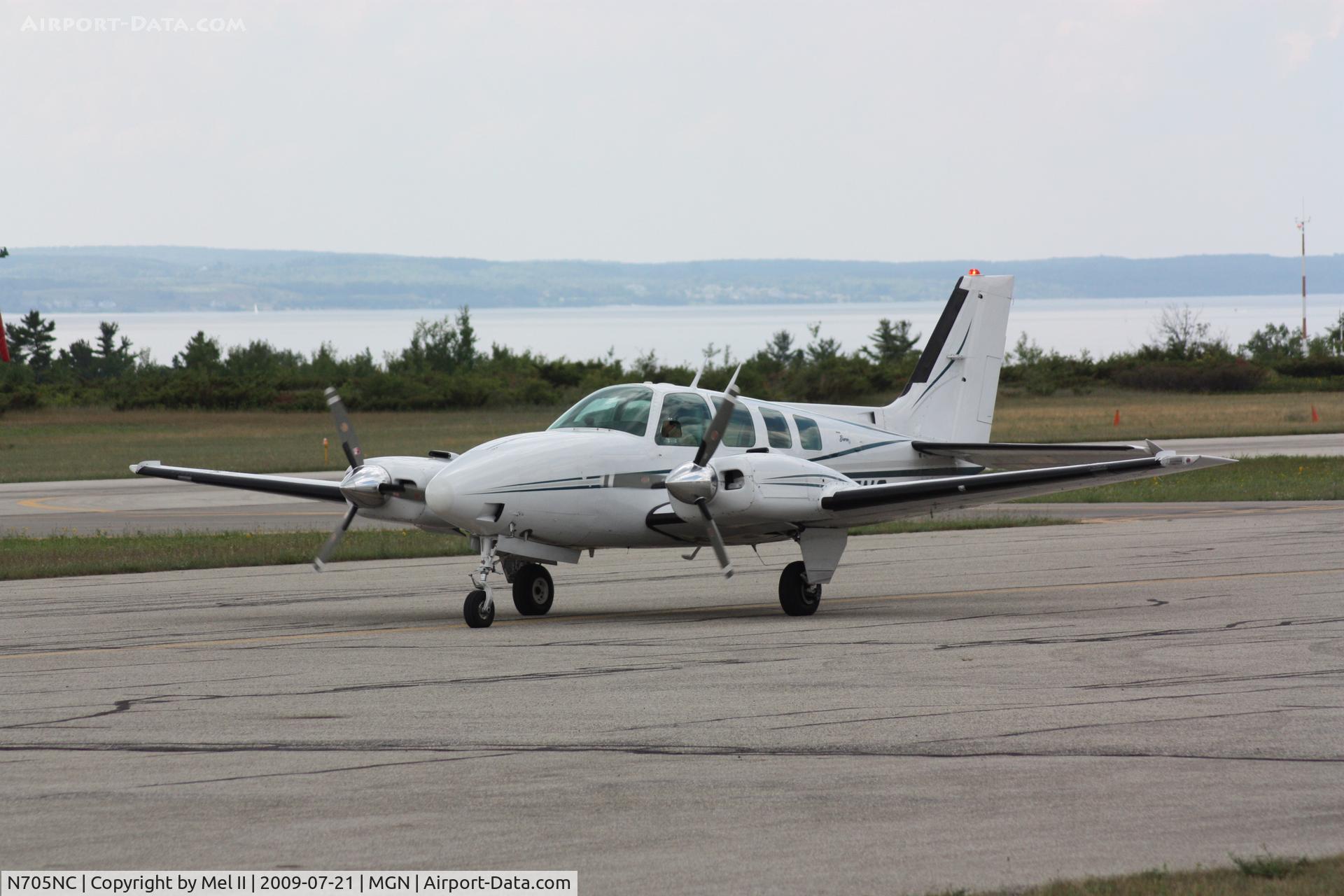 N705NC, 1975 Beech 58 Baron C/N TH-595, Taxi From Landing RWY 28