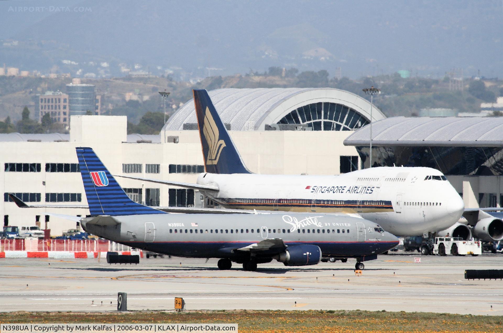 N398UA, 1990 Boeing 737-322 C/N 24673, United Airlines 