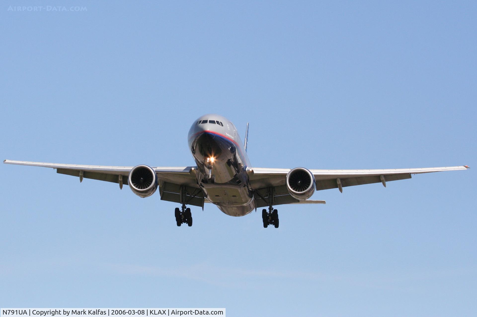 N791UA, 1997 Boeing 777-222 C/N 26933, United Airlines Boeing 777-222, N791UA on approach RWY 25L KLAX.